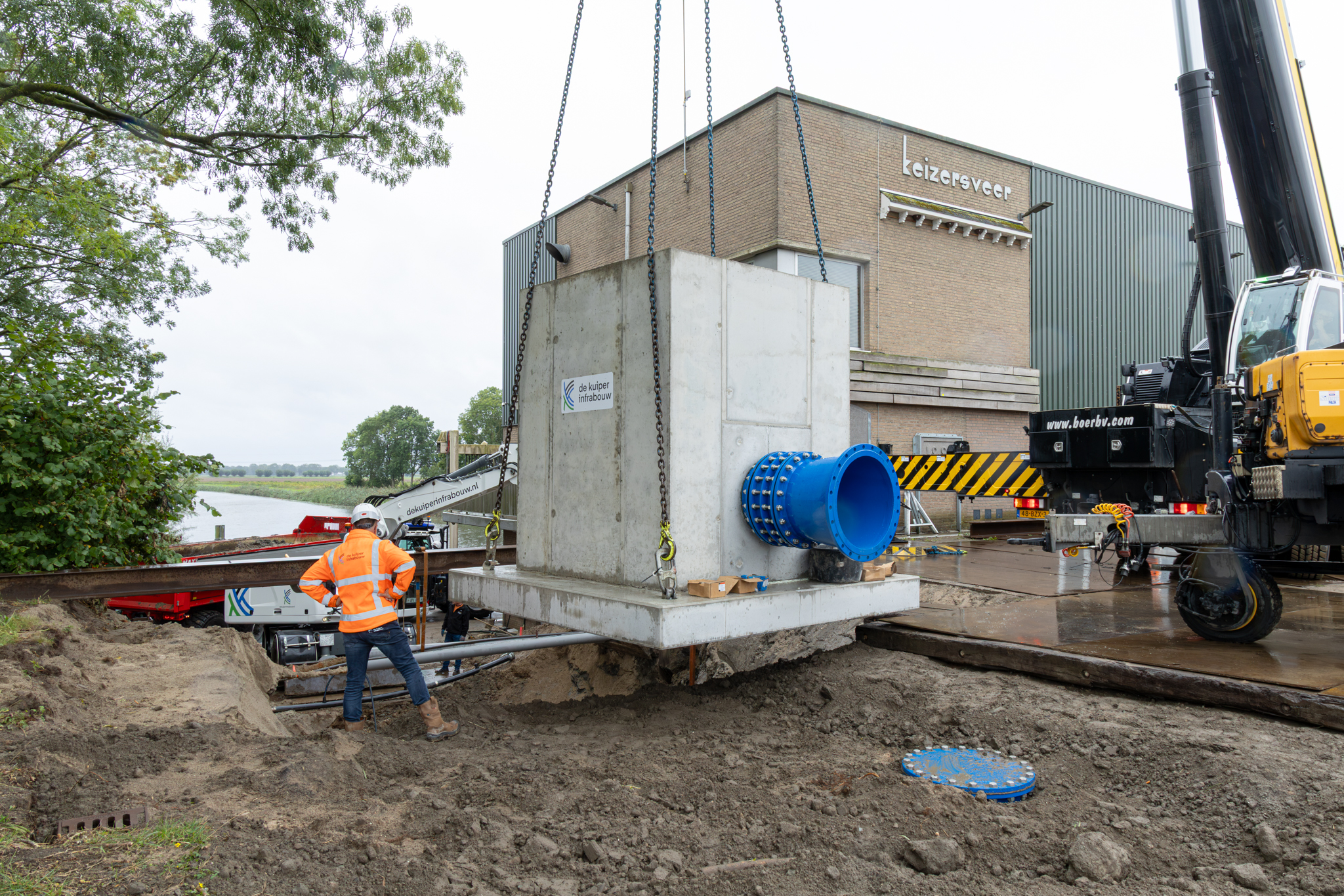 Vispassages door de dijk bij gemaal Tonnekreek en Keizersveer